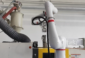XV Technology CR610 collaborative robot for loading and unloading of injection molding assembly